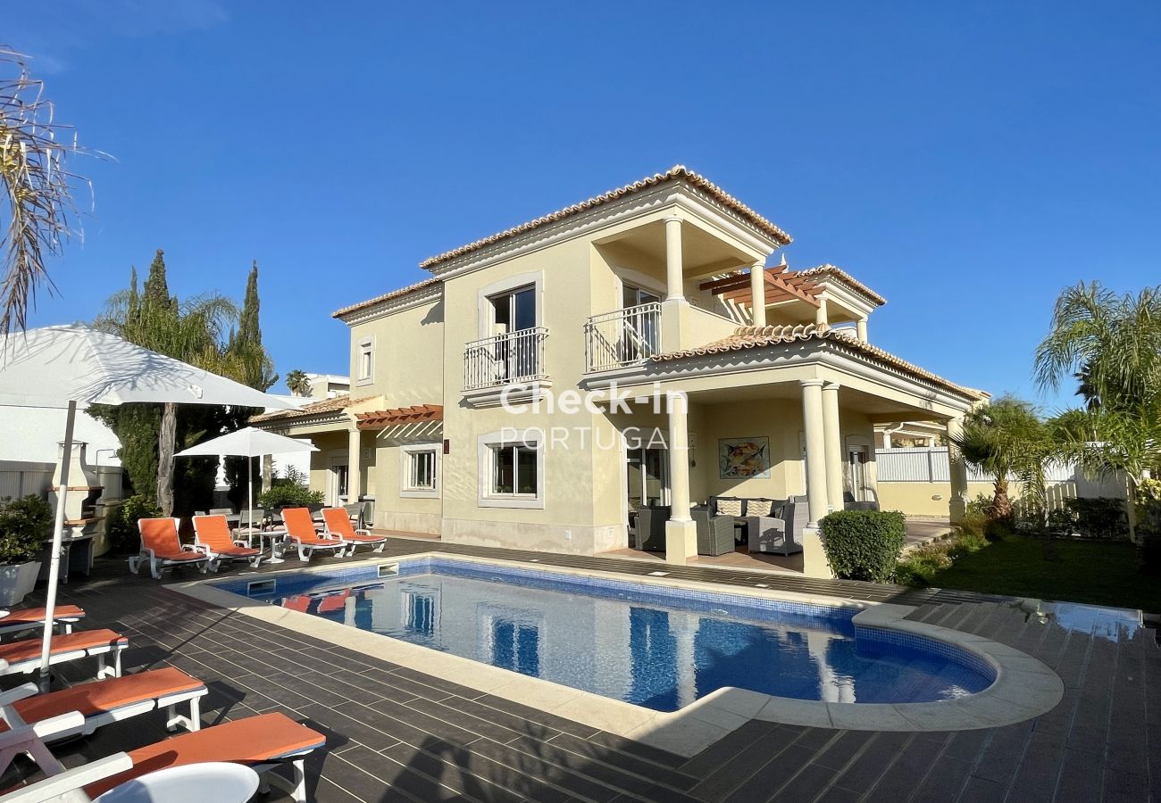 Piscine; Villa; Extérieur; Jardin