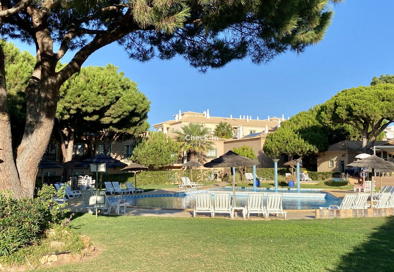 Piscine; plage; appartement; jardin