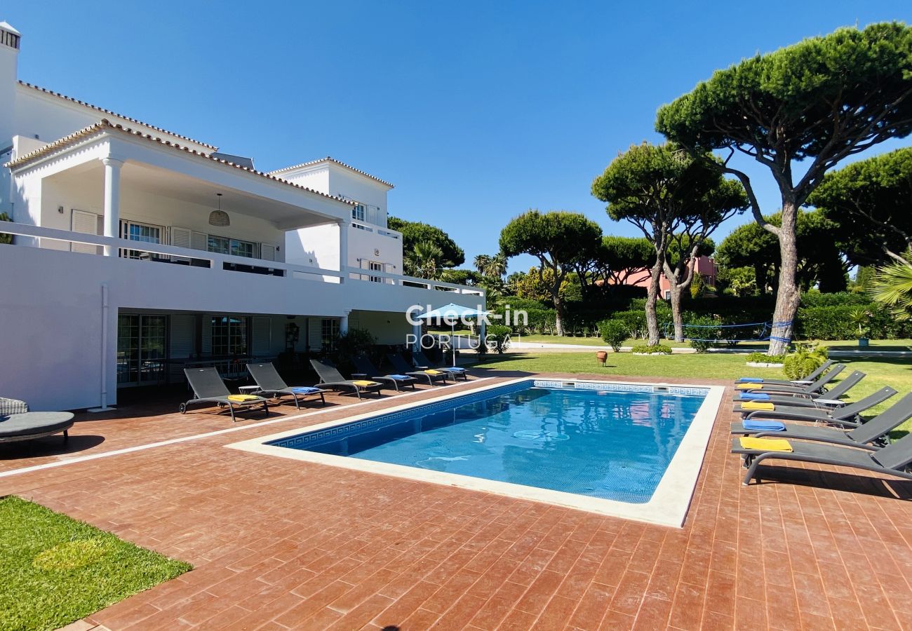 Piscine; jardin; villa