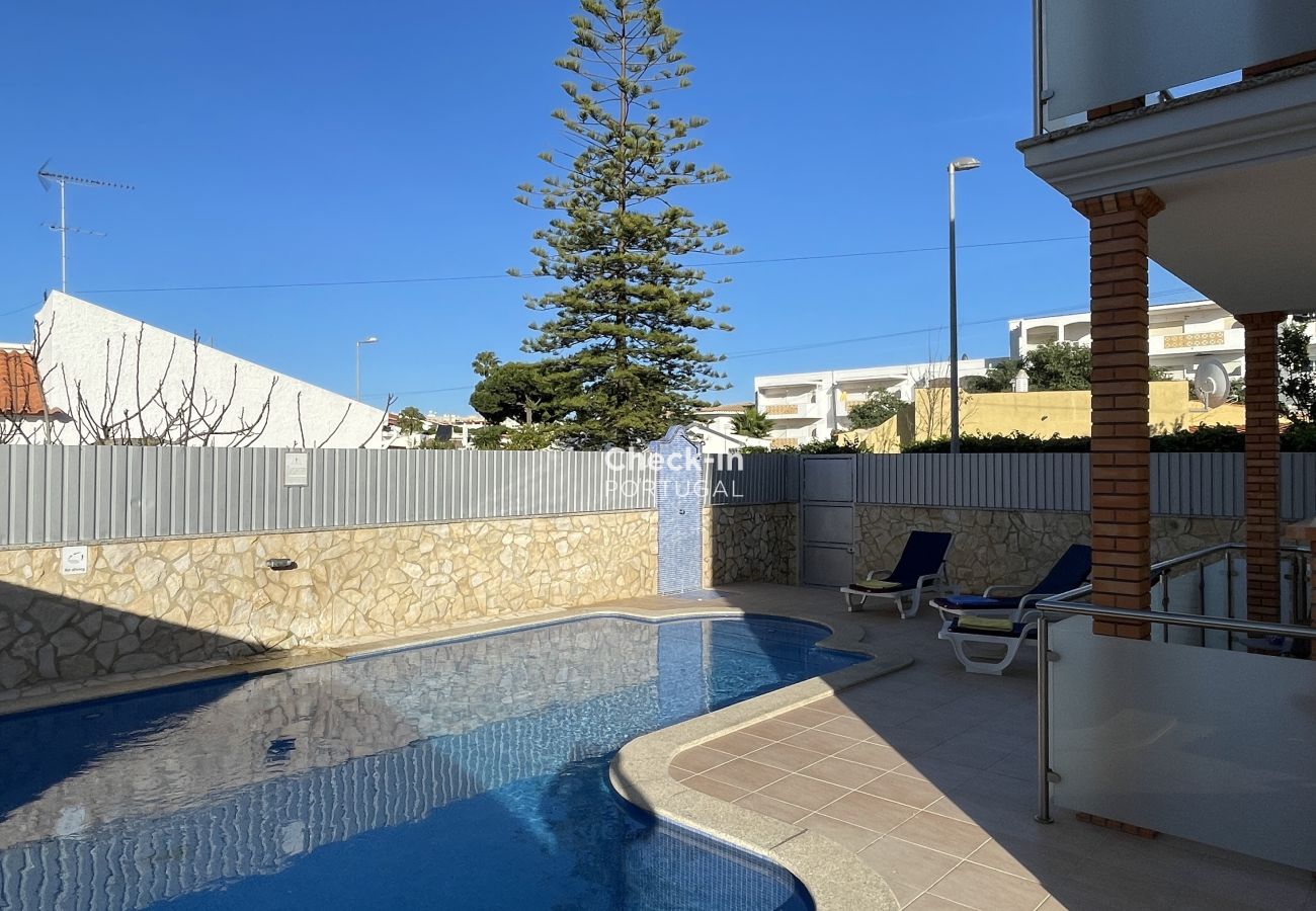 Piscine; appartement; terrasse