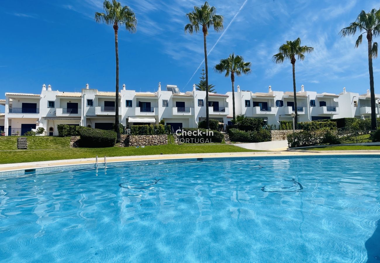 Piscine; appartement; piscine; jardin