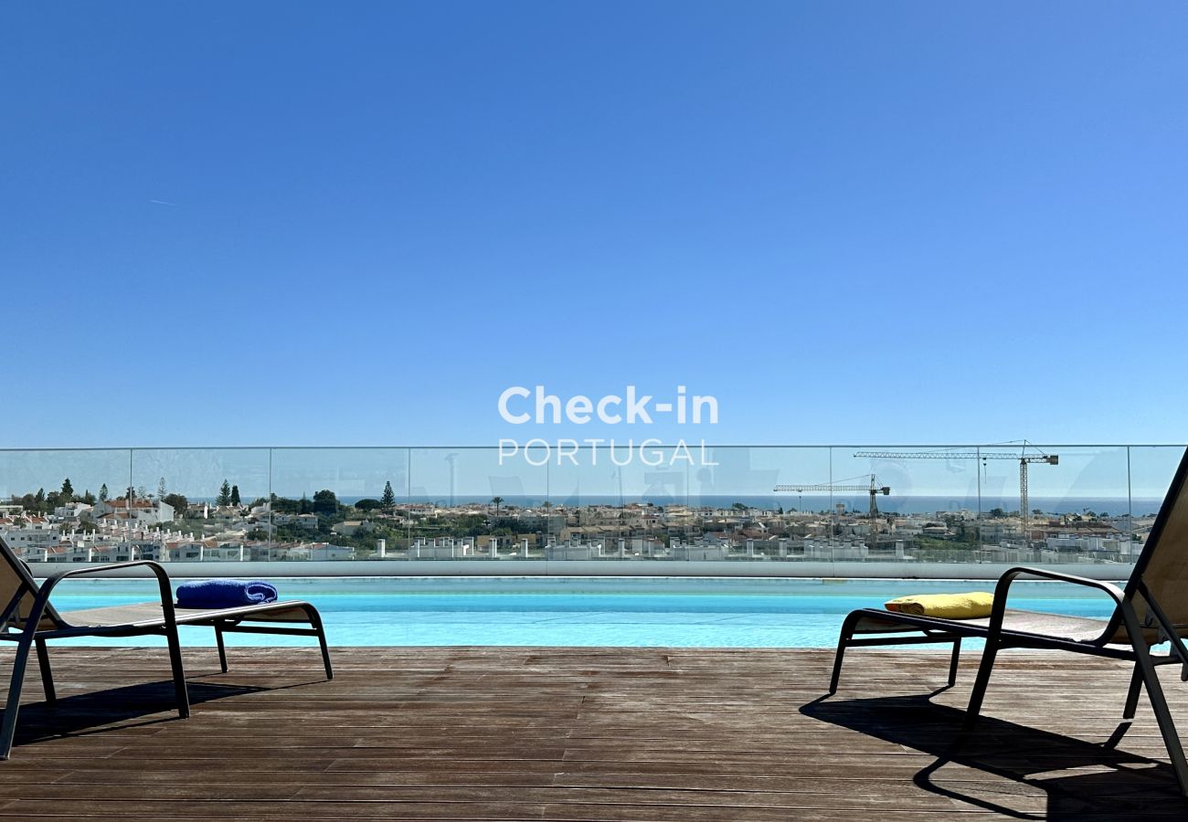 Piscine; appartement; vue; terrasse