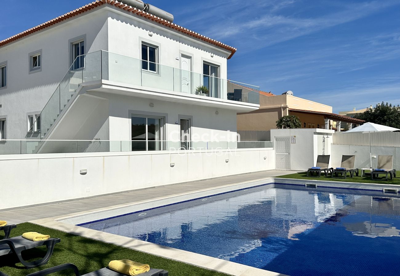 Piscine; appartement; terrasse