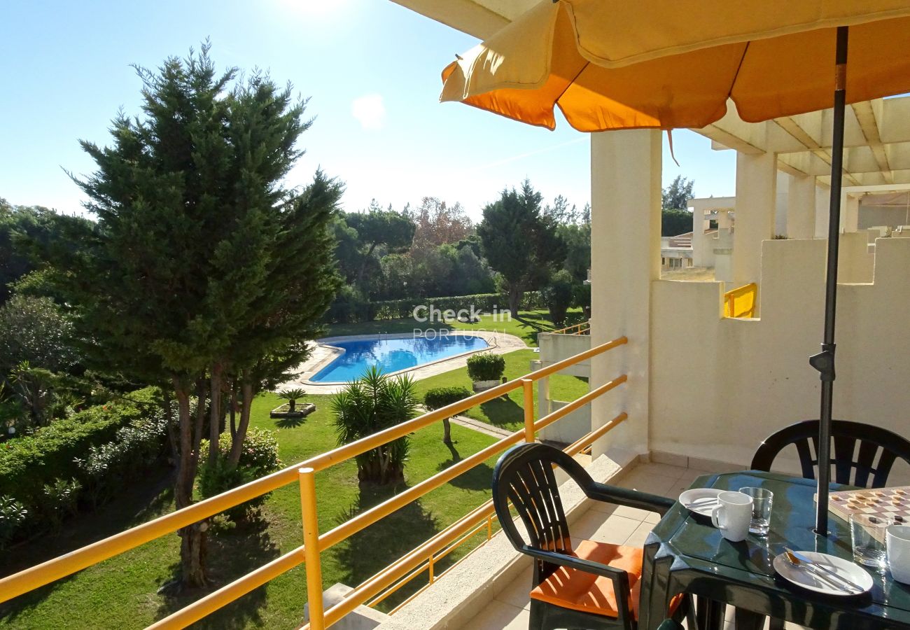 piscina; apartamento; jardim; 