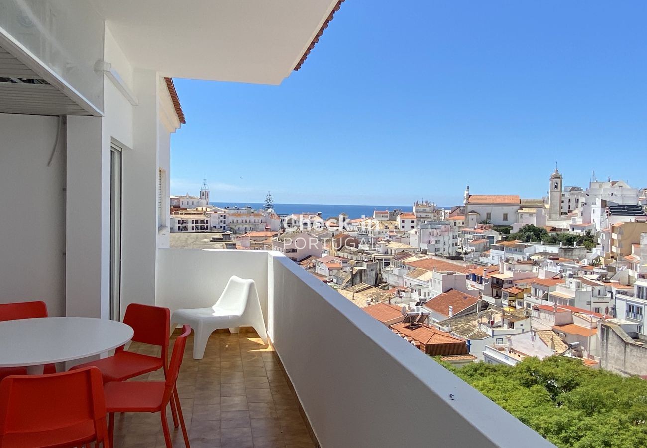 View; terrace; apartment; city.